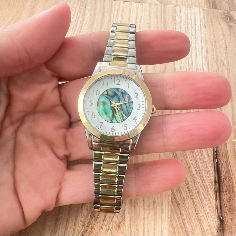 Unbranded ladies two tone abalone dress watch NEW BATTERY